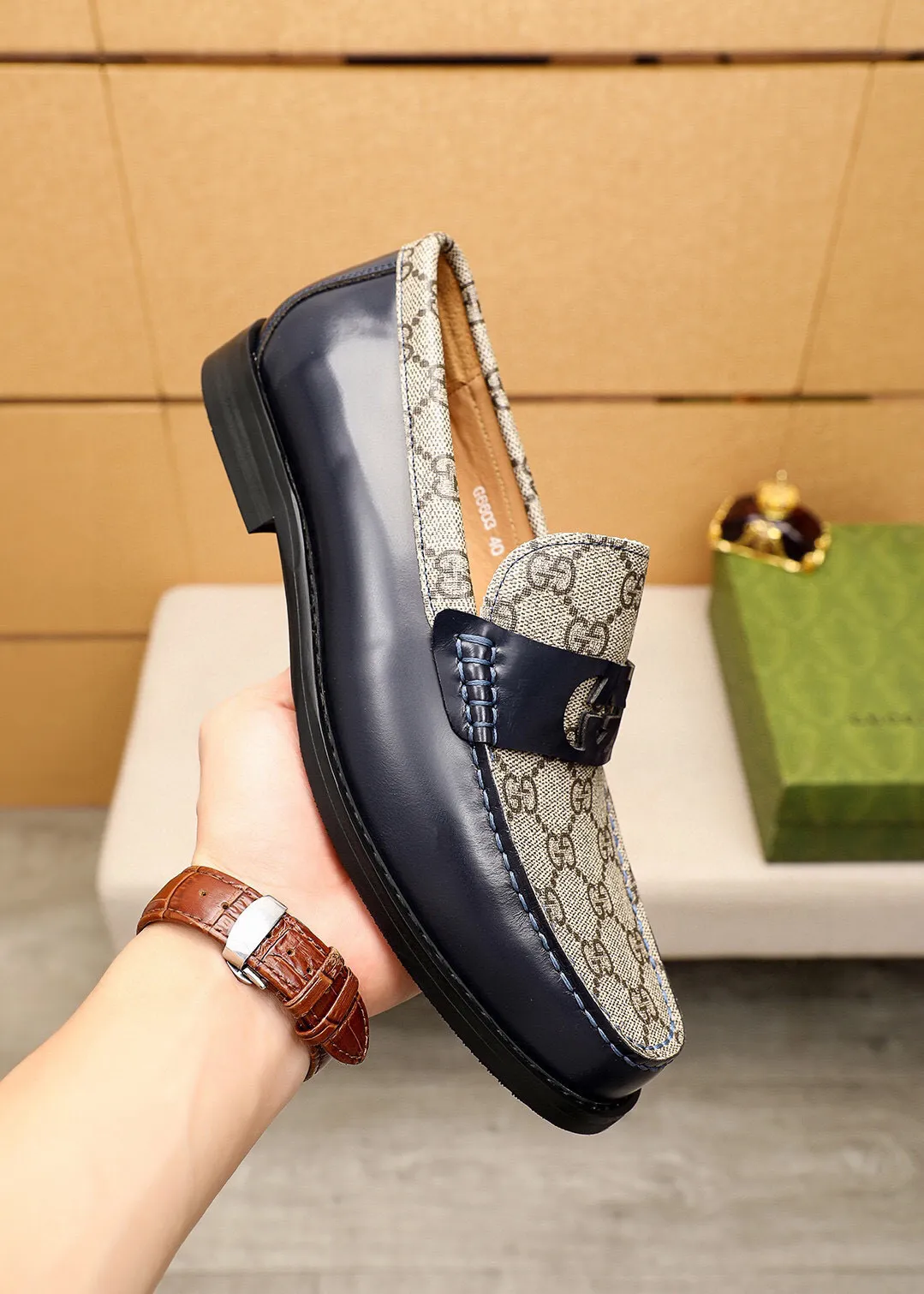 Men's shoes 💰480 💐 Product trademark: GUCCI "Gucci" casual leather shoes Regular size: 38-44 (45🉑️customized) Product materials: Selected imported first-layer open-edge beaded cowhide leather upper + luxury hardware buckle, imported water-dyed cowhide leather lining. Strong three-dimensional visual effect, combined outsole Color: 3⃣️colors available
